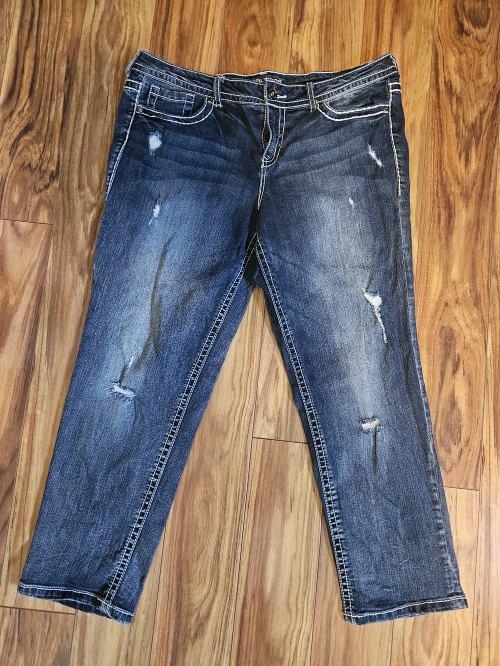 EUC Maurices Distressed Dark Blue Cropped Jeans